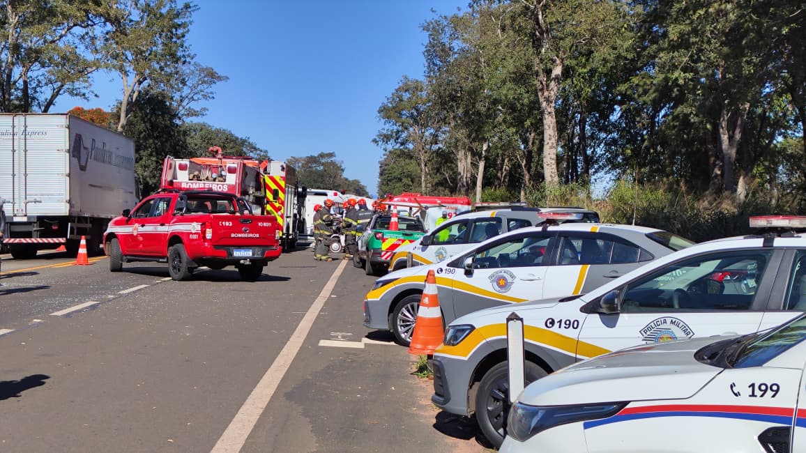 Foto 6 de 6 — AGORA: Acidente na SP-255 deixa três mortos em Boa Esperança do Sul